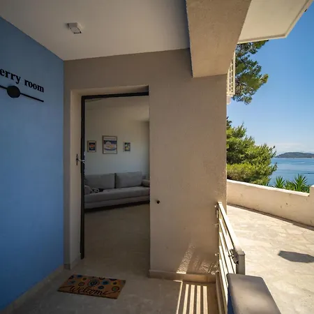 Plakes Sea View *